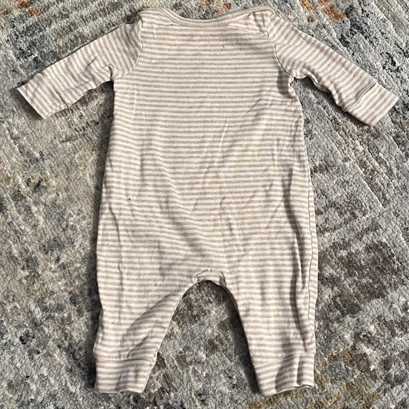 Gap Let’s Hug It Out Onesie - Picture 2 of 3